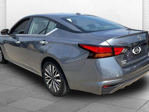 Used 2025 Nissan Altima 2.5 SV FWD image 4