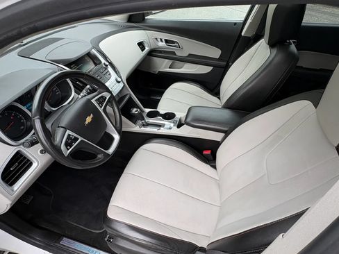Used 2017 Chevrolet Equinox Premier w/ Enhanced Convenience Package AWD/4WD image 24