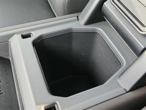 Used 2025 Land Rover Defender 110 S image 19