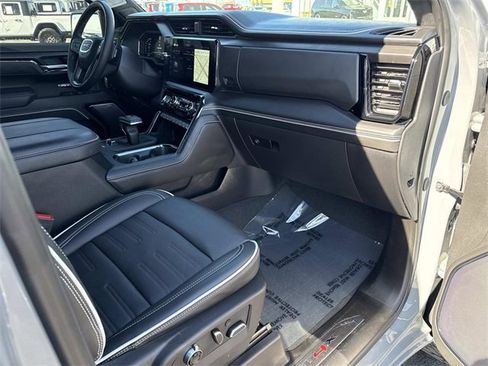 Used 2024 GMC Sierra 1500 AT4X image 13