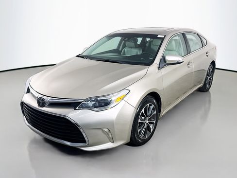 Used 2017 Toyota Avalon XLE image 4