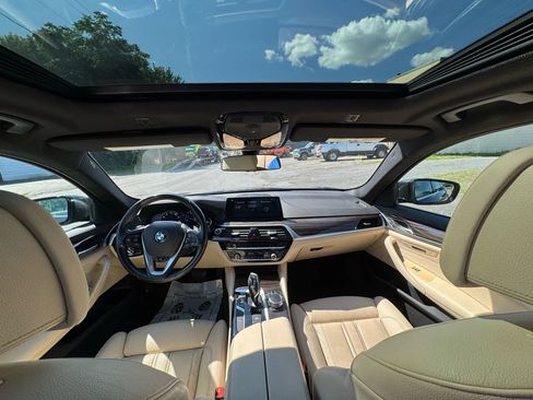 Used 2017 BMW 530i xDrive image 32