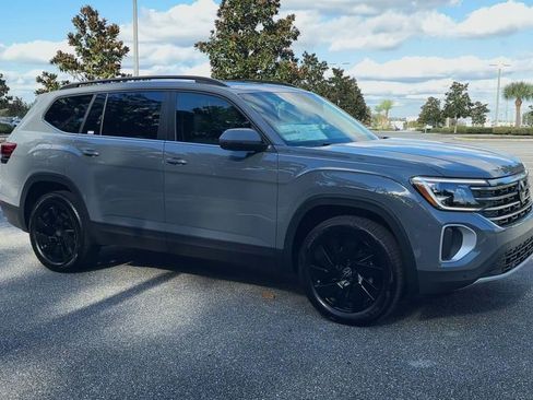 New 2026 Volkswagen Atlas SE image 2