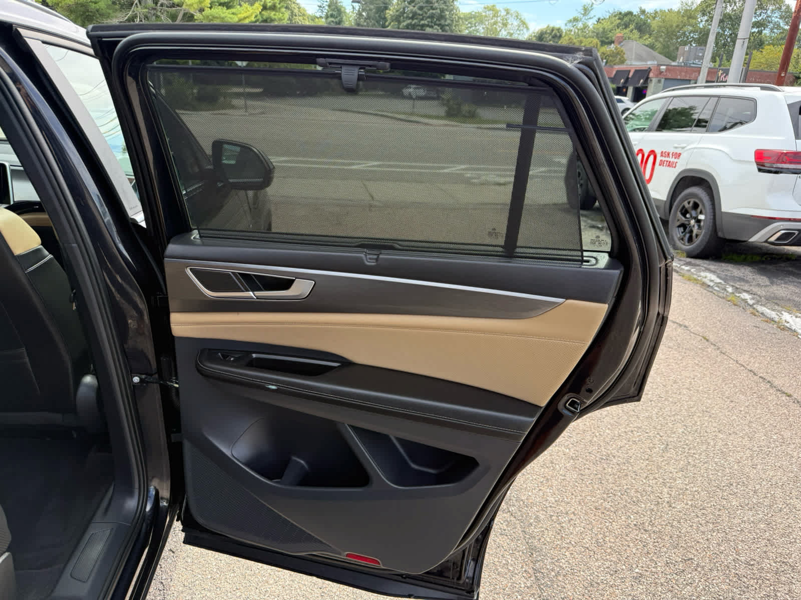 Used 2024 Volkswagen Atlas Cross Sport SE w/ Panoramic Sunroof Package AWD/4WD image 11