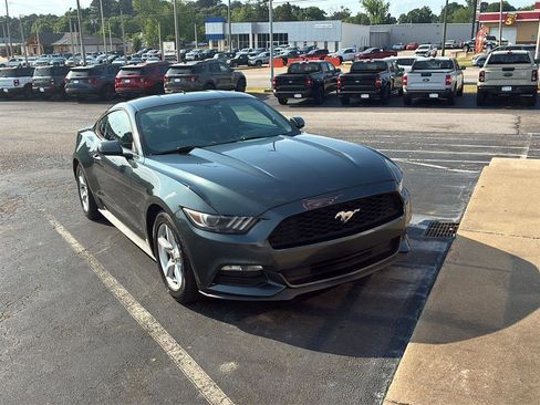 Used 2015 Ford Mustang Coupe image 3