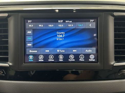 Used 2020 Chrysler Pacifica Touring-L w/ Tire & Wheel Group FWD image 14