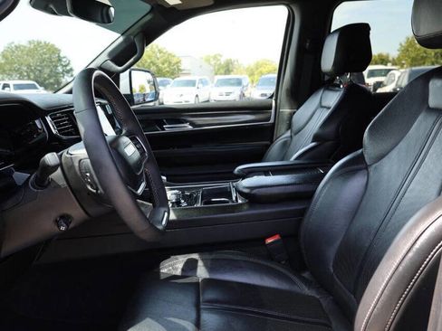 Used 2022 Jeep Wagoneer Series III w/ Premium Group I image 13