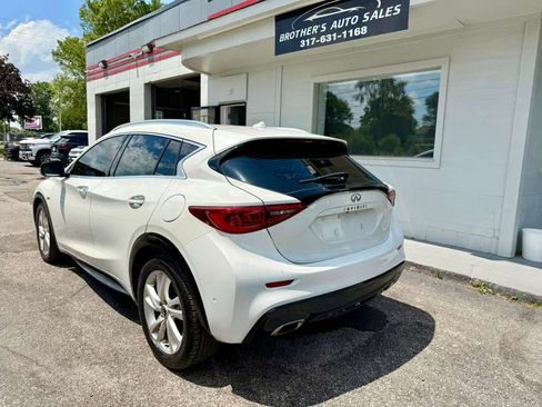Used 2017 INFINITI QX30 Premium w/ Technology Package FWD image 11