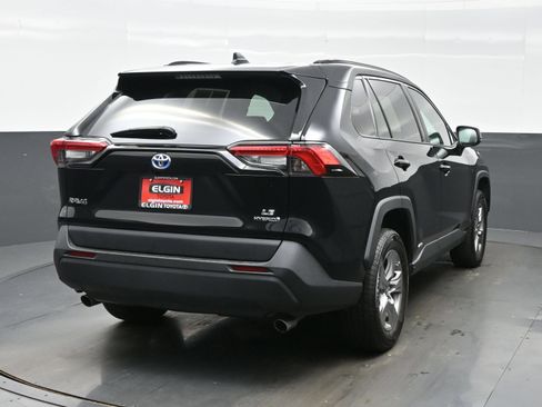 Used 2023 Toyota RAV4 LE AWD/4WD image 5