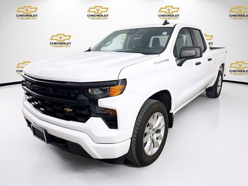 Used 2023 Chevrolet Silverado 1500 Custom image 3