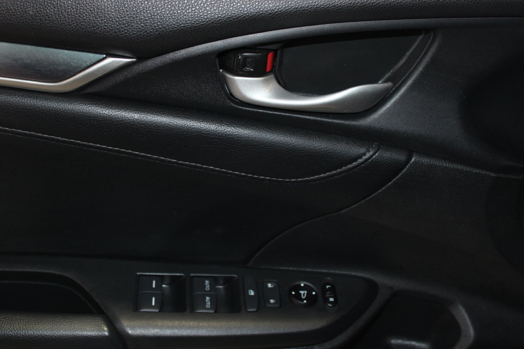 Used 2017 Honda Civic Touring image 5