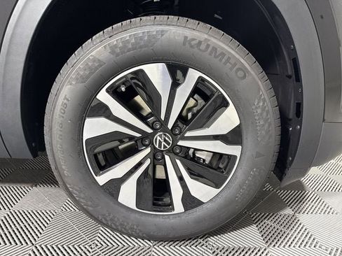 New 2026 Volkswagen Atlas Cross Sport SE image 12