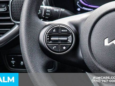 Used 2025 Kia Soul LX w/ LX Technology Package FWD image 35