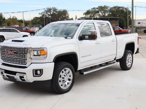 Used 2019 GMC Sierra 2500 Denali w/ Duramax Plus Package image 4
