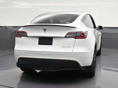 Used 2021 Tesla Model Y Performance AWD/4WD image 2