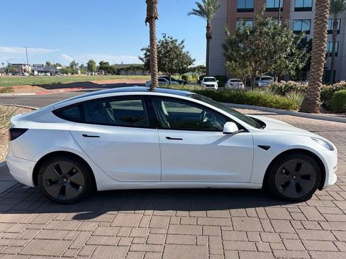 Used 2022 Tesla Model 3 RWD image 5