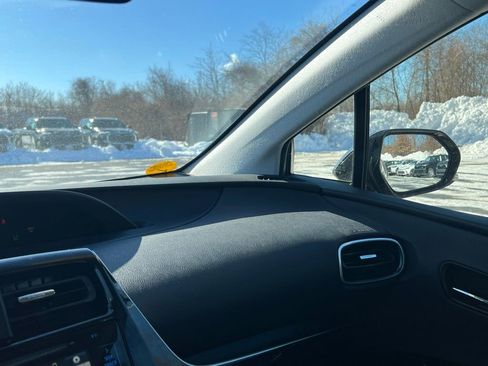 Used 2016 Toyota Prius Three Touring image 28