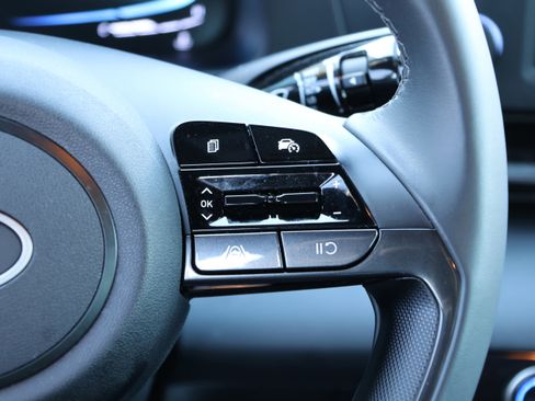 Used 2025 Hyundai Elantra Sport image 21