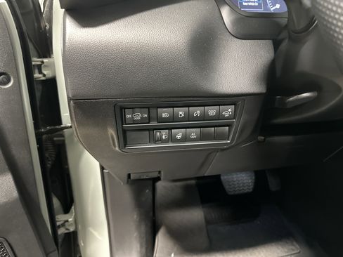 Used 2025 Toyota Sequoia SR5 w/ SR5 Premium Package AWD/4WD image 38