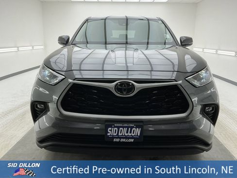 Used 2023 Toyota Highlander LE image 2