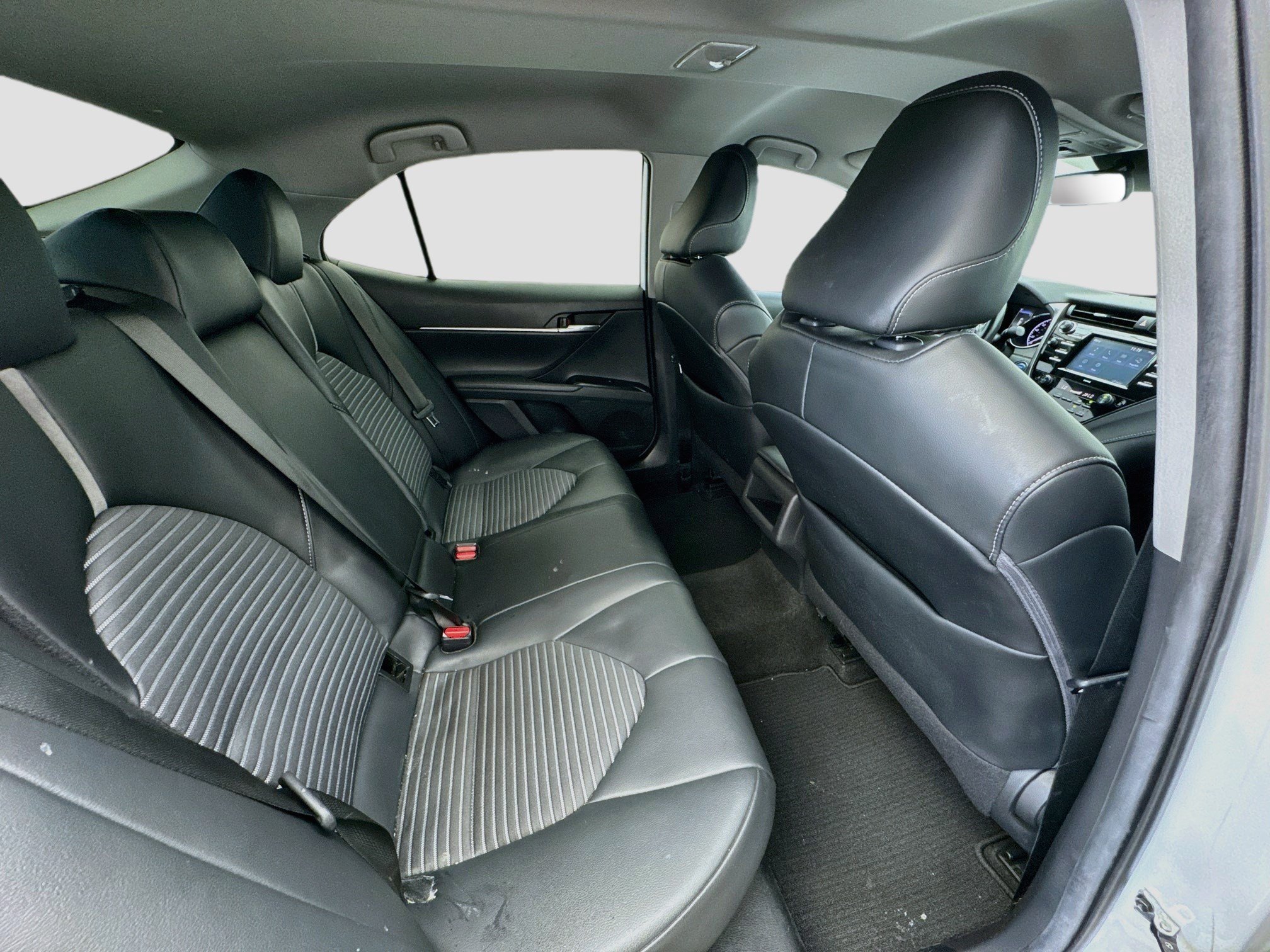 Used 2020 Toyota Camry SE w/ Carpet Mat Package FWD image 17