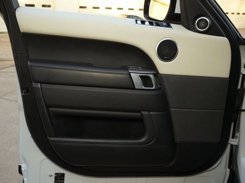 Used 2019 Land Rover Range Rover Sport HSE image 16