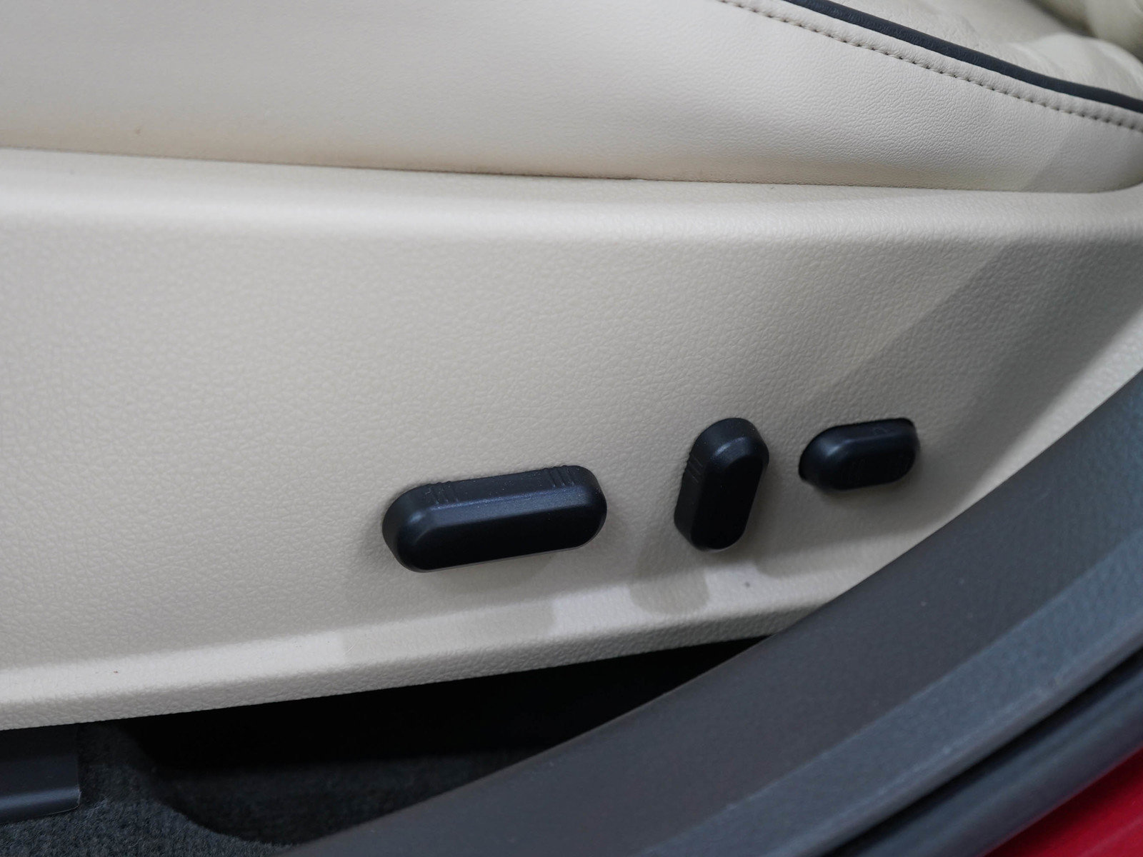 Used 2012 Lincoln MKZ FWD image 23