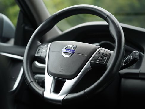 Used 2018 Volvo V60 T5 Dynamic w/ Vision Package FWD image 20