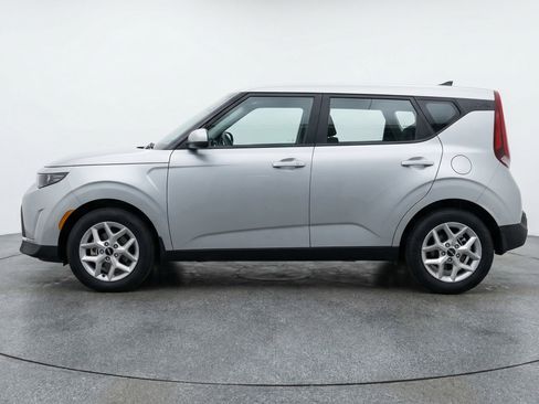 Used 2025 Kia Soul LX w/ LX Technology Package image 5