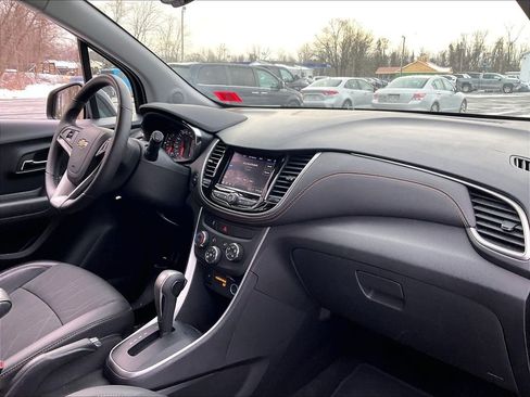 Used 2022 Chevrolet Trax LT w/ LT Convenience Package AWD/4WD image 12