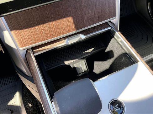 New 2026 Land Rover Range Rover Long Wheelbase SE image 23