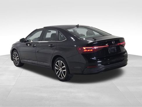 Used 2025 Volkswagen Jetta SE FWD image 23