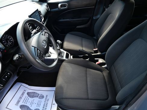 Used 2020 Hyundai Venue SE FWD image 10