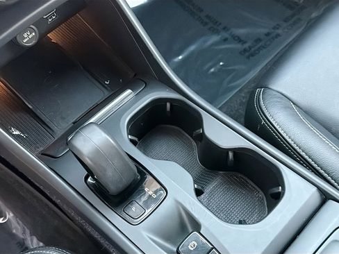 Used 2022 Volvo XC40 T5 Momentum image 28