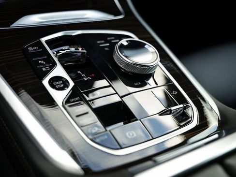 Used 2025 BMW X5 xDrive50e w/ Executive Package image 39