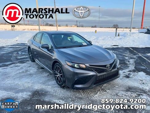Used 2023 Toyota Camry SE image 1
