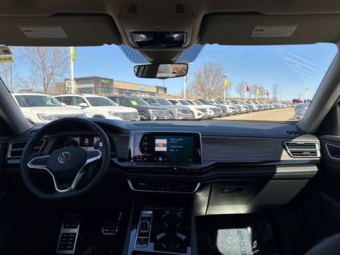 Used 2025 Volkswagen Atlas SEL Premium R-Line image 10