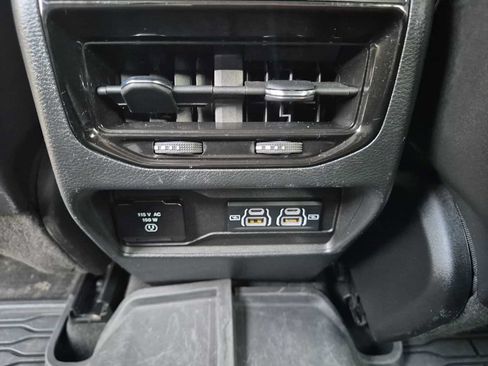 Used 2023 Jeep Grand Cherokee Altitude AWD/4WD image 15