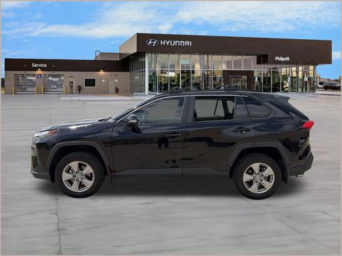 Used 2024 Toyota RAV4 XLE w/ Convenience Package image 2