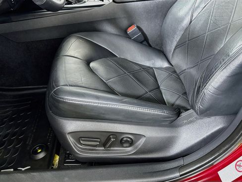 Used 2018 Toyota Camry XLE image 19