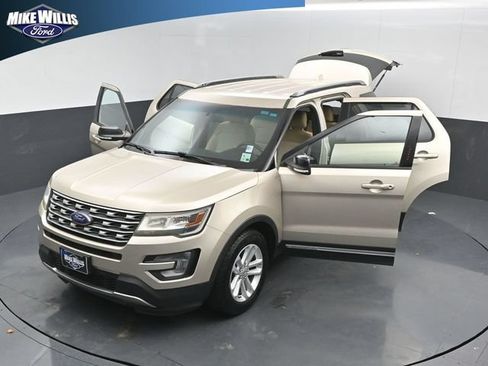 Used 2017 Ford Explorer XLT FWD image 26