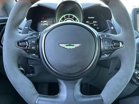 Used 2022 Aston Martin V8 Vantage Coupe image 11