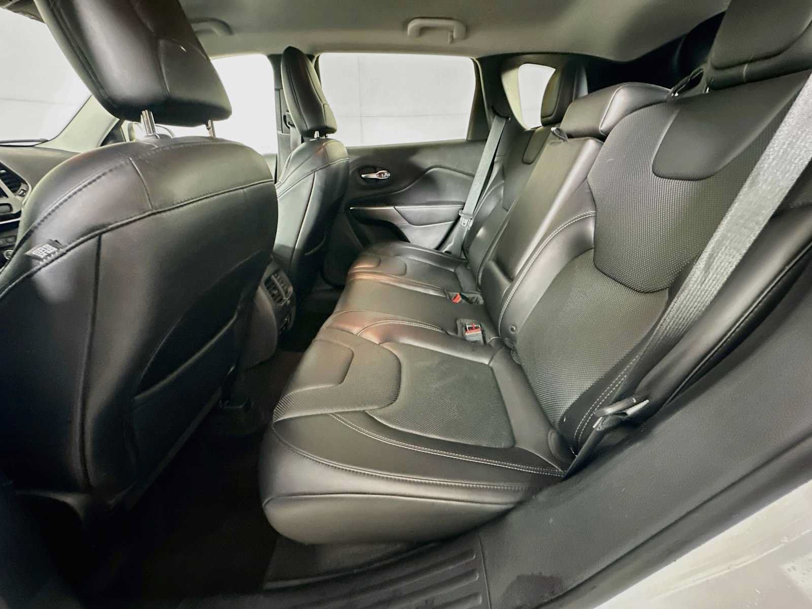 Used 2019 Jeep Cherokee Limited AWD/4WD image 22