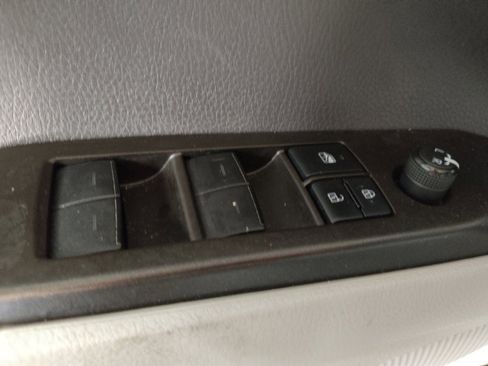 Used 2021 Toyota Camry LE w/ Carpet Mat Package (TMS) image 27