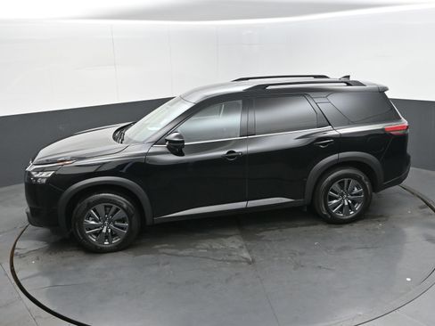 Used 2024 Nissan Pathfinder SV image 34