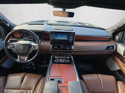 Used 2023 Lincoln Navigator L Reserve image 9