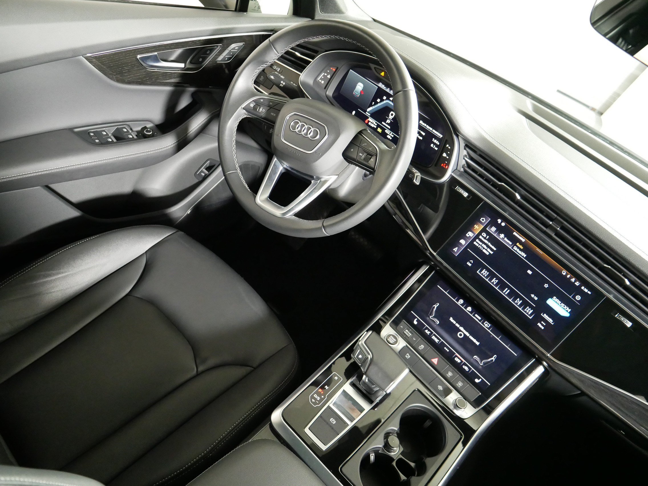 Certified 2025 Audi Q7 3.0T Premium Plus AWD/4WD image 9