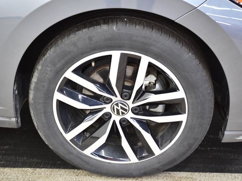 Used 2025 Volkswagen Jetta SE image 36