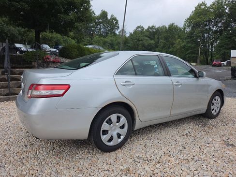 Used 2010 Toyota Camry LE FWD image 5