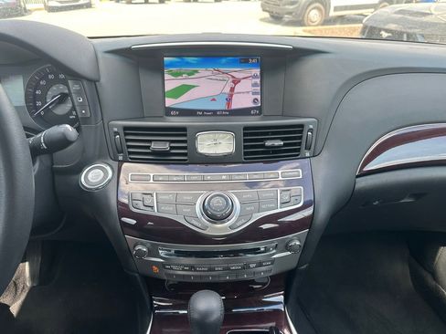 Used 2018 INFINITI Q70 Luxe image 27